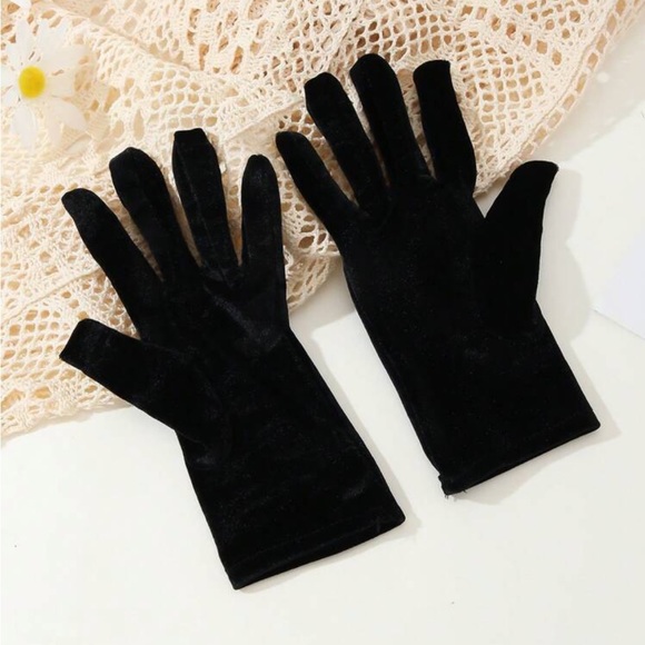 NWT black  velvet gloves nwt - Picture 2 of 3